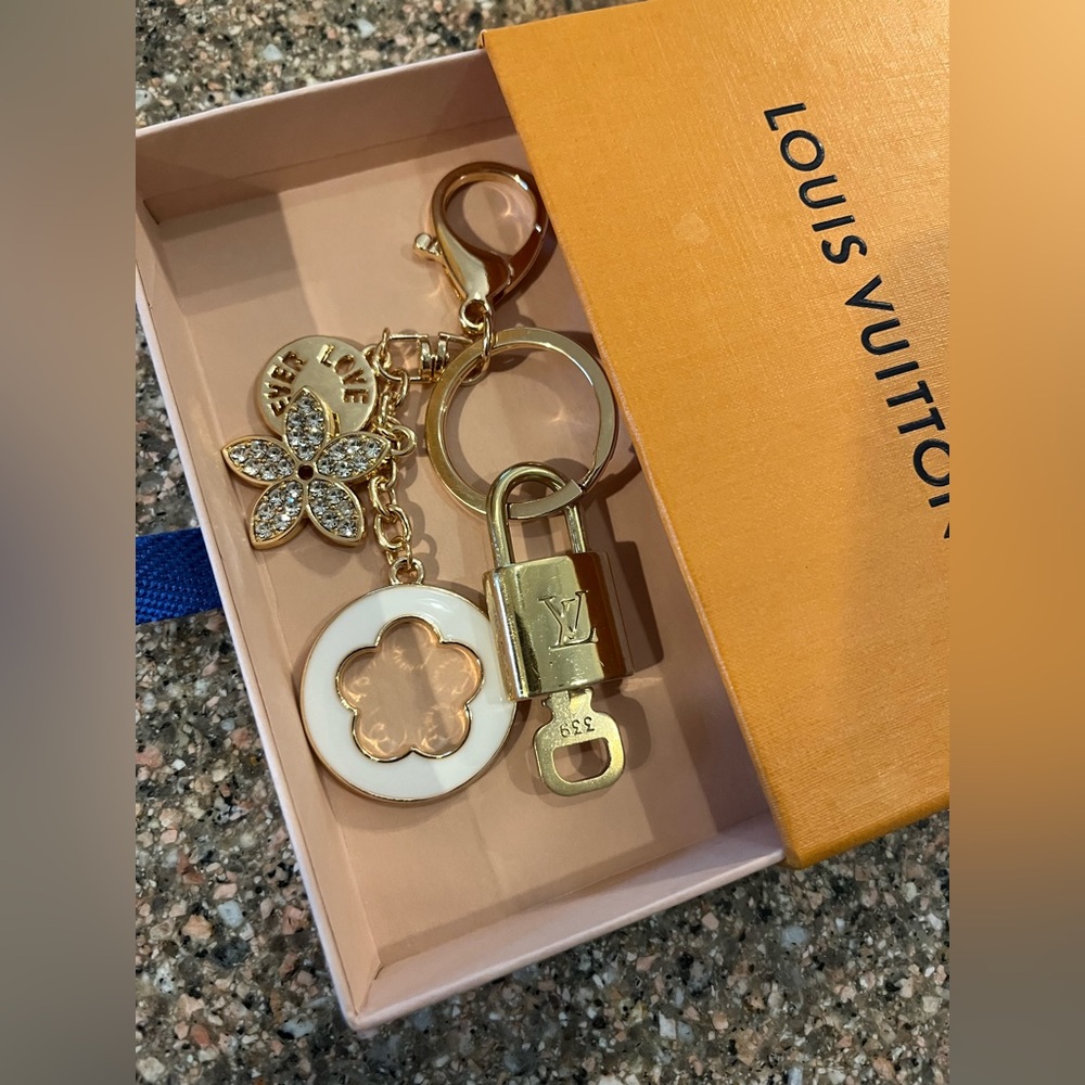 COPY - Louis Vuitton lock and key with unbranded key charm / bag charm